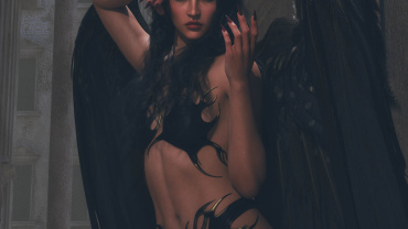 Denise for Genesis 9 - Pinup Vampire.- Claws - Artistic Portrait - POV 02